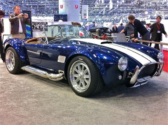 AC Cobra Mk VI GT/GTS Cabriolet blau mit weissen GT Streifen, 81ter Auto Salon Geneva