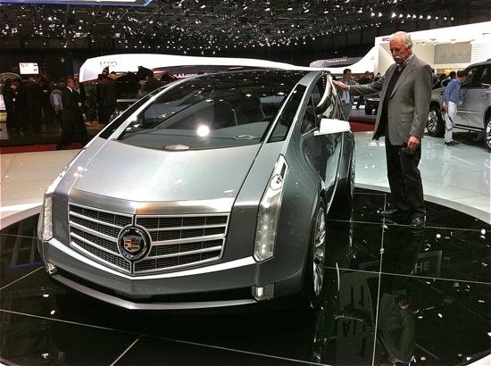 Das Cadillac Urban Luxury Concept ULC feiert in diesen Tagen auf dem Genfer Autosalon seine Europapremiere und hat schon grosse Bewunderer, er soll mit dem 1.0 Liter Hybrid Dreizylindermotor im Schnitt unter 4 Liter verbrauchen