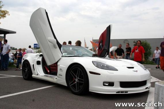 Chevrolet Corvette C6 in weiss mit Flügeltüren am Super Corvette Sunday in Buchs