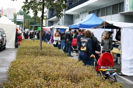 Viele Besucher beim US-Car Treffen in Volketswil