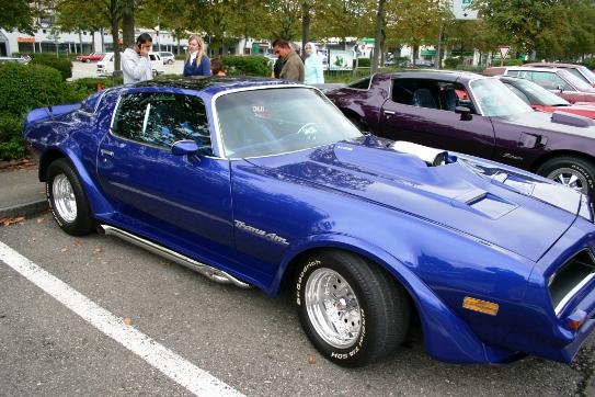 Pontiac Trans Am Targa in dunkelblau met. mit Sidepipe und Chromfelgen beim US Car Meeting in Volketswil