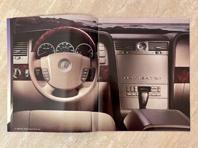 Lincoln Navigator 5.4 V8 SUV Brochure 2003 CT03-25